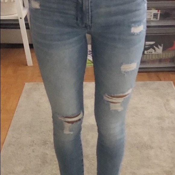 Abercrombie and Fitch Light washed Harper Jean - Picture 4 of 4